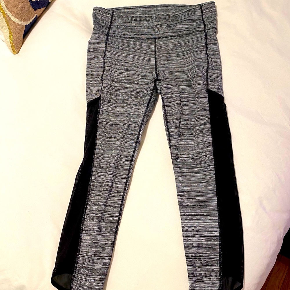Athleta cropped leggings w Stash pocket-Size Large